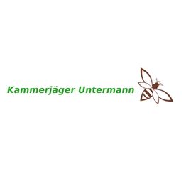 Grüner Text "Kammerjäger Untermann" mit braunem Insekten-Logo rechts.