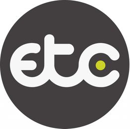 Logotipo "etc" en blanco con un punto amarillo en una esfera negra.