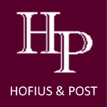 Logo mit den Initialen "HP" und dem Text "Hofius & Post" auf weinrotem Hintergrund.