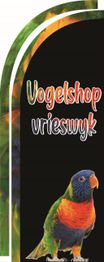 Tekst "Vogelshop Vrieswyk" met afbeelding van een kleurrijke vogel op een zwarte achtergrond.