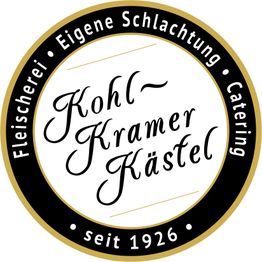 Schwarz-goldenes Logo der Metzgerei Kohl-Kramer-Kästel mit Text um einen inneren Kreis.