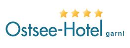 Logo des Ostsee-Hotels mit vier gelben Sternen und blauem Schriftzug "garni".
