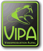Logo mit grüner Schlange und Text: "VIPA Videoproduktion Alztal" auf dunklem Hintergrund.