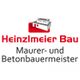 Logo von Heinzlmeier Bau, Maurer- und Betonbauermeister, mit Haus-Symbol in Rot und Grau.