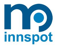 Logo mit blauen Buchstaben "np" und blauem Punkt darüber, Text "innspot" darunter.