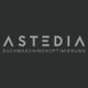 Logo von Astedia, grauer Text auf schwarzem Hintergrund: "ASTEDIA SUCHMASCHINENOPTIMIERUNG".