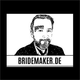 S/W-Skizze eines Mannes mit Bart, Schriftzug "BRIDEMAKER.DE" im Bild und groß unten.