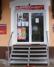 Eingang zum Fitnessstudio und Solarium