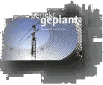 Strommast unter Stromleitungen vor blauem Himmel mit Text "Perfekt geplant".