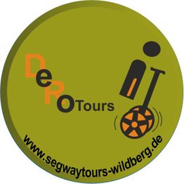 Grünes Logo mit „DERO Tours“ und einer stilisierten Person auf einem Segway.