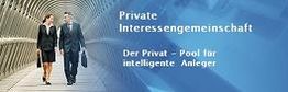 Personen im Anzug gehen durch einen Tunnel. Text: Private Interessengemeinschaft, Der Privat-Pool.