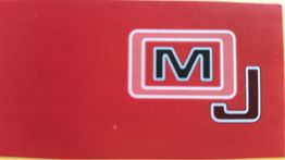 Rotes Rechteck mit den Buchstaben "MJ" in einem doppelten Rahmen auf der rechten Seite.