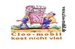 Zwei Männer tragen ein mobiles WC, Text: "Cloo-mobil kost nicht viel". Website: www.cloo-mobil.de.