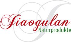 Schriftzug "Jiaogulan Naturprodukte" in rot und grün mit geschwungenem Hintergrunddesign.