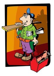 Cartoon-Handwerker mit Holzbrett im Mund, Werkzeugtasche, blauem Hut, Hammer und Plänen.