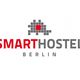 Logo von Smart Hostel Berlin mit Pixelgrafik und roten sowie grauen Buchstaben.