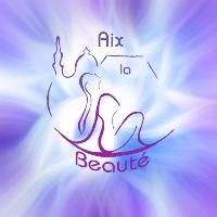 Lila-weißes Hintergrundbild mit der Aufschrift "Aix la Beauté" und skizzenhaftem Frauenumriss.