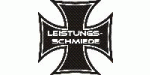 Schwarzes Eisernes Kreuz mit weißem Rand und Text "Leistungs-Schmiede" in der Mitte.