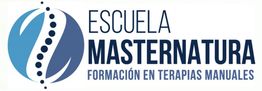 Logotipo de Escuela Masternatura con texto "Formación en terapias manuales" y diseño azul.