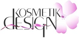 Schriftzug "Kosmetik Design" mit rosa Blume im Hintergrund und geschwungener Linie.