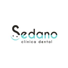 Logo de "Sedano Clínica Dental" con texto negro y detalles azules en una sonrisa estilizada.