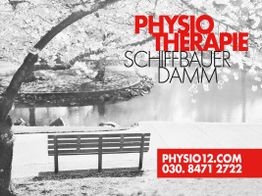 Bank am Teich unter blühendem Baum, Werbung für Physiotherapie am Schifferbaum Damm.