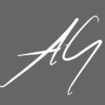 Weiße Initialen "AG" auf grauem Hintergrund.