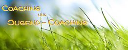 Text "Coaching und Jugend-Coaching" auf grünem Grashintergrund.