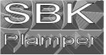 Textlogo mit den Buchstaben "SBK" und dem Wort "Plamper" darunter in grauer Schrift.
