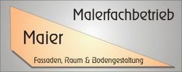 Schild mit Text: "Malerfachbetrieb Maier, Fassaden, Raum & Bodengestaltung" auf grauem Hintergrund.