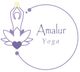 Logotipo de Amalur Yoga: figura en loto con círculo y texto en tonos morados y amarillos.