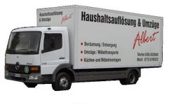 Ein weißer LKW mit der Aufschrift "Haushaltsauflösung & Umzüge Albert" auf der Seite.