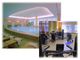 Innenansicht von einem Spa mit Pool und Fitnessraum mit Trainingsgeräten.