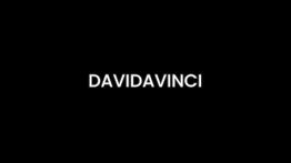 Schwarzer Hintergrund mit weißem Text: "DAVIDAVINCI".