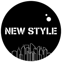 "Logo: scritta 'New Style' sopra skyline stilizzato, sfondo nero."