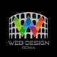Logo Web Design Roma con Colosseo stilizzato e lettere colorate su sfondo nero.