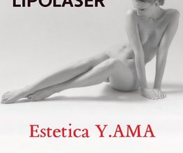 Schwarz-weiß Bild einer Frau, die sitzt. Text: "NOVITÀ LIPOLASER, Estetica Y.AMA, BODY&FACE RFP LASER."