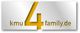 Logo: "kmu4family.de" in brauner Schrift auf silbernem Hintergrund.