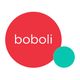 Logo de boboli: círculo rojo grande con texto, pequeño círculo verde abajo a la derecha.
