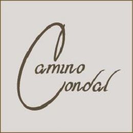 Texto en cursiva: "Camino Condal" sobre fondo claro.