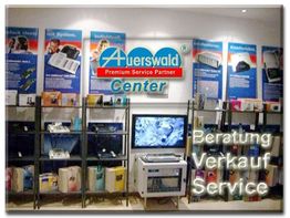 Verkaufsraum mit Auerswald-Produkten, Regalen und Fernseher; Text: Beratung, Verkauf, Service.
