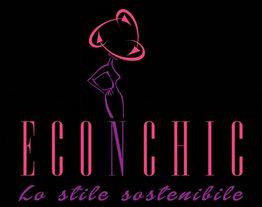Logo Econchic: figura stilizzata con cappello, testo "Lo stile sostenibile" in rosa su sfondo nero.