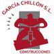 Hombre rojo con martillo neumático, texto: "García Chillón S.L. Construcciones".