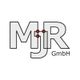 Logo mit den Buchstaben "MjR GmbH" und roten Punkten auf weißem Hintergrund.