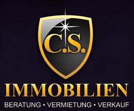 C.S. Immobilien-Logo, goldener Text mit Beratung, Vermietung, Verkauf auf schwarzem Hintergrund.