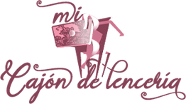 Ilustración de una mano sosteniendo un martillo y un bolso rosa con diseño floral.