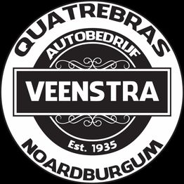 Zwart-wit embleem van Autobedrijf Veenstra, Quatrebras Noardburgum, opgericht in 1935.