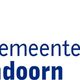 Logo van Gemeente Hellendoorn met blauwe tekst en abstracte tekening van een zon of bloem.