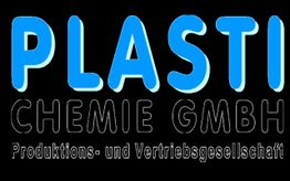 Textlogo: "PLASTI CHEMIE GMBH, Produktions- und Vertriebsgesellschaft" auf schwarzem Hintergrund.