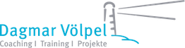 Logo mit Leuchtturm und Schriftzug: "Dagmar Völpel, Coaching | Training | Projekte".